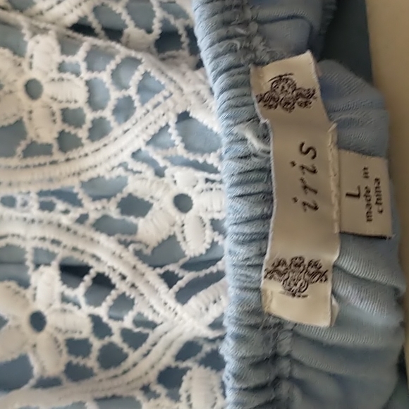 IRIS off the shoulder👗👗👗👗 - Picture 3 of 5